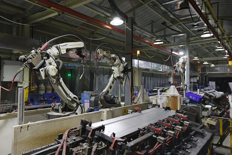 wanhoo-factory-side-panel-auto-welding-1
